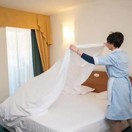 Hotel Capri 3s
