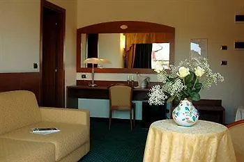 Hotel Capri 3s