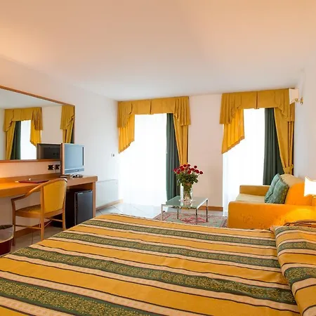 Capri 3s Szálloda 3*