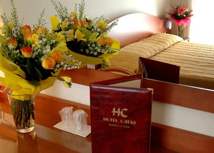 Capri 3s Готель