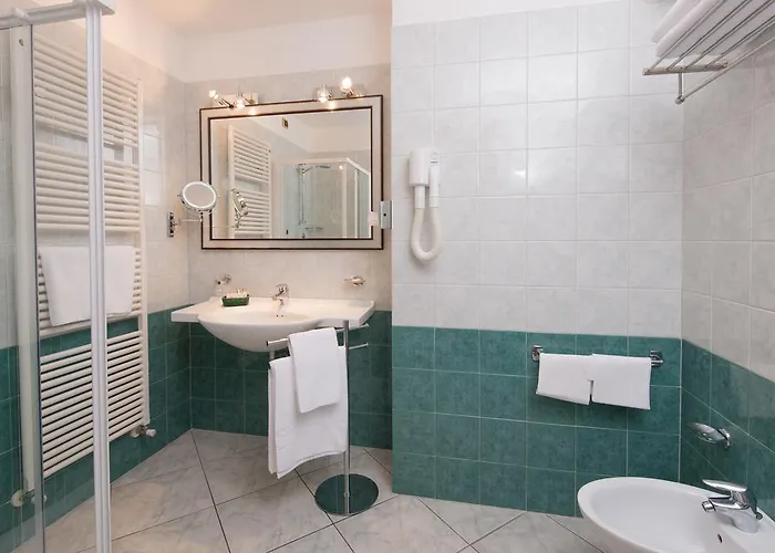 Capri 3s Готель Бардоліно